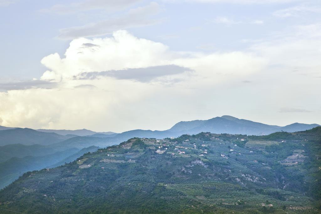 Terre Bianche Appartamenti Dolceacqua Exterior photo